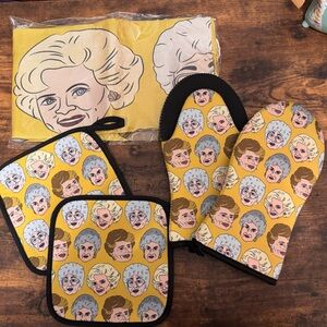 Golden Girls Oven Set - Yellow and Black